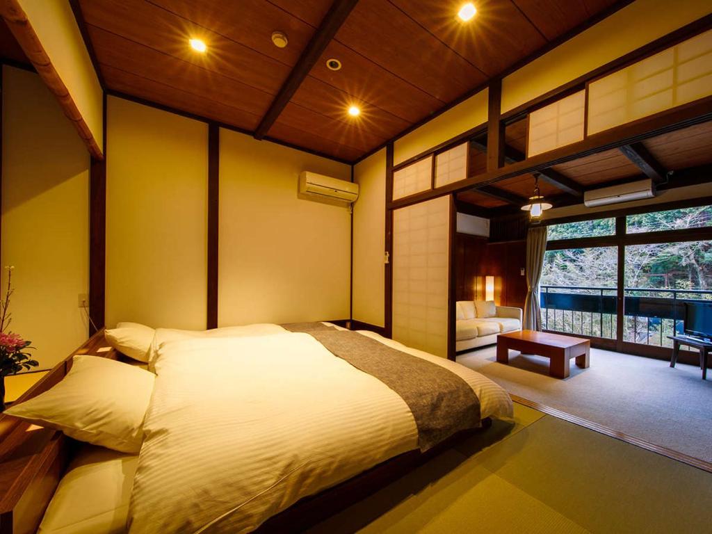 Shirakabe Ryokan Tatami Room