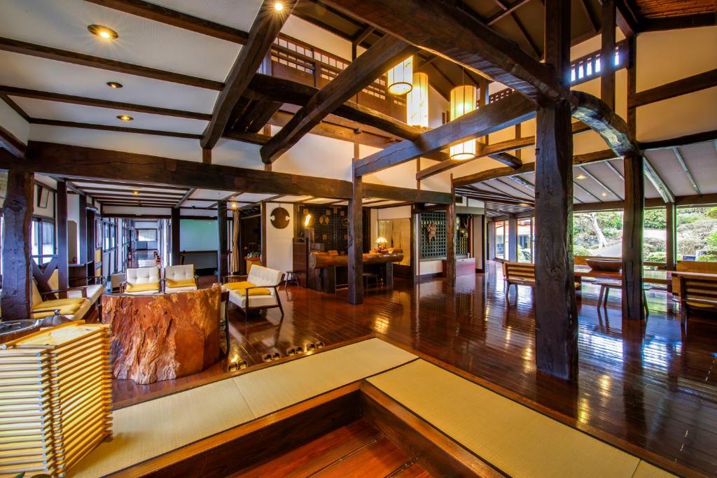 Shirakabe Ryokan Traditional Interior