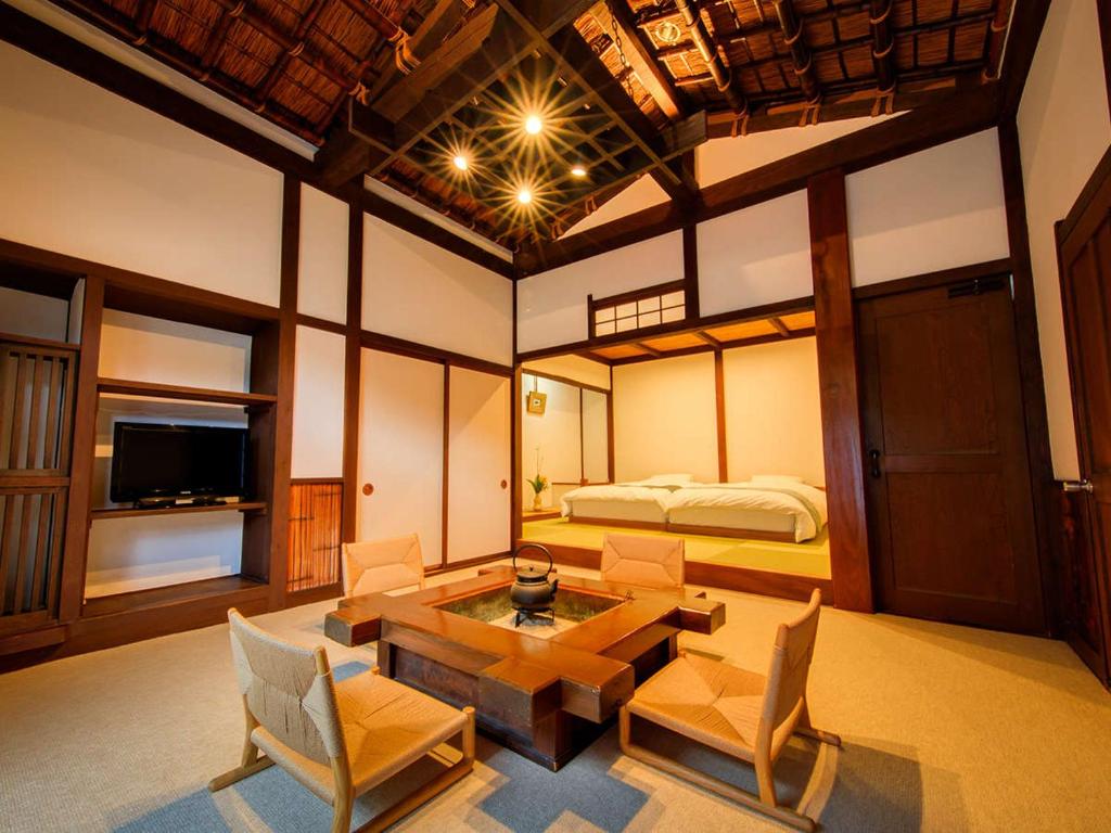 Shirakabe Traditional Tatami Room