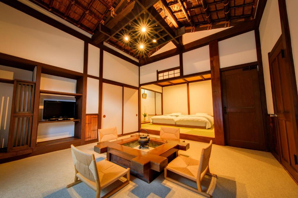 Shirakabe Traditional Tatami Room