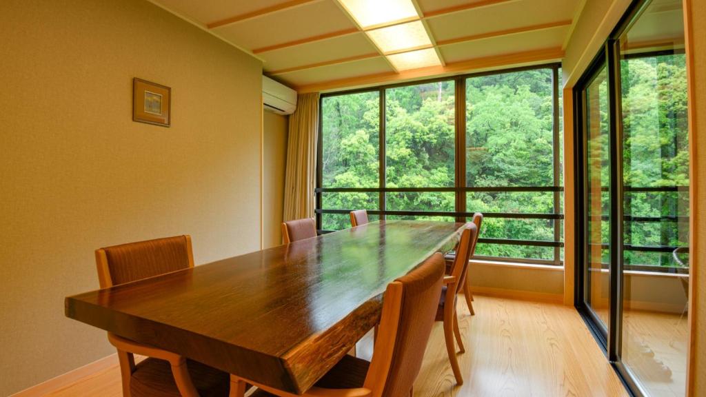 Shirasagiyu Tawaraya Forest View Room