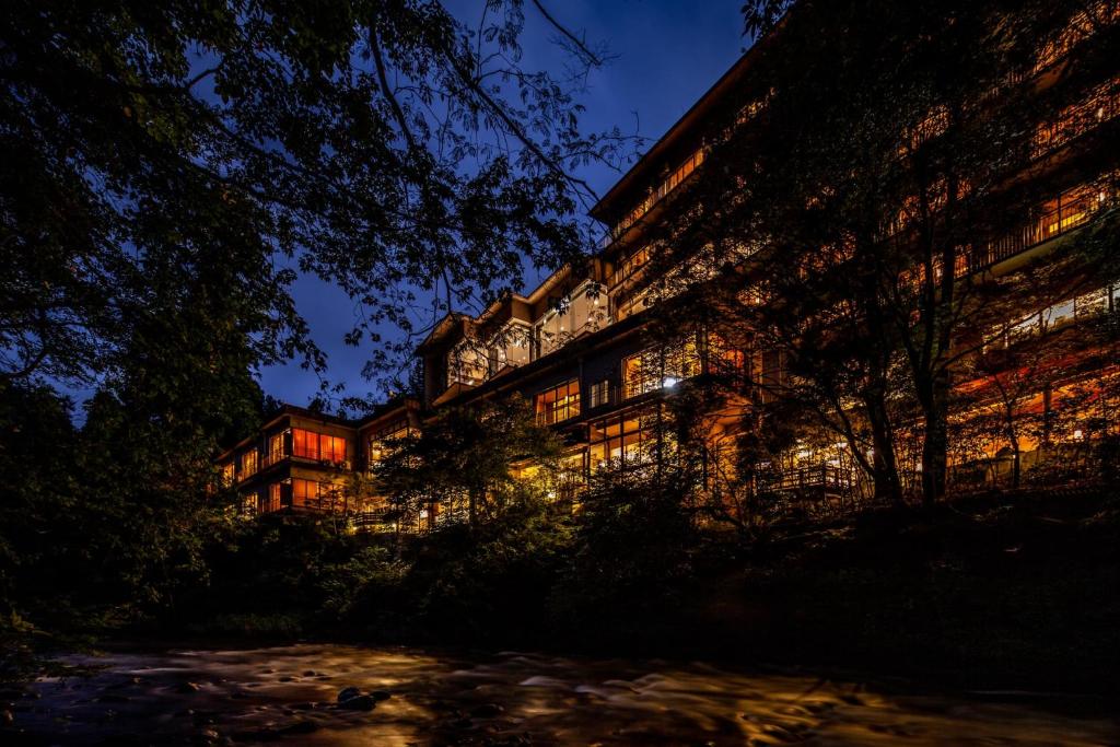 Shirasagiyu Tawaraya Night Exterior