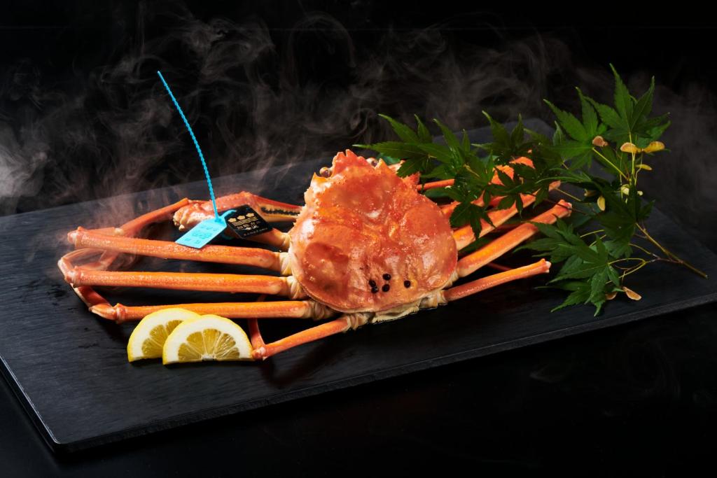 Shirasagiyu Tawaraya Steamed Crab