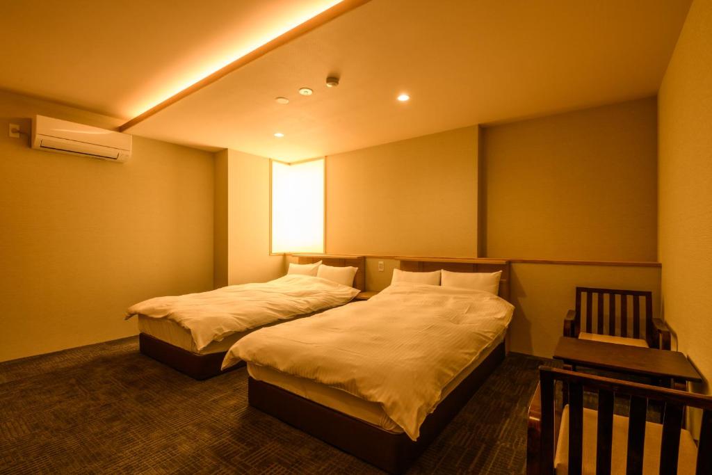 Shirasagiyu Tawaraya Twin Bedroom