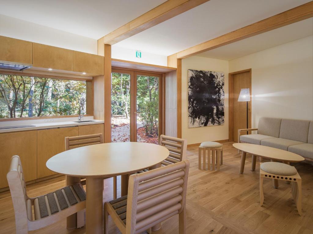 Shishi Iwa House Karuizawa Modern Living Room