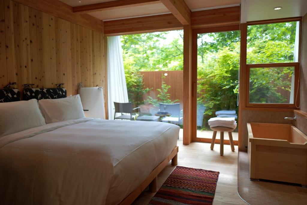Shishi Iwa House Karuizawa Wooden Guest Room