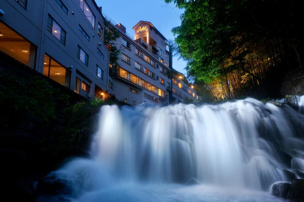 Shosuke No Yado Takinoyu Waterfall Exterior
