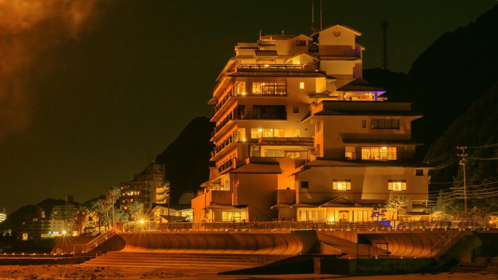 Shuku Kaifuu Night Exterior