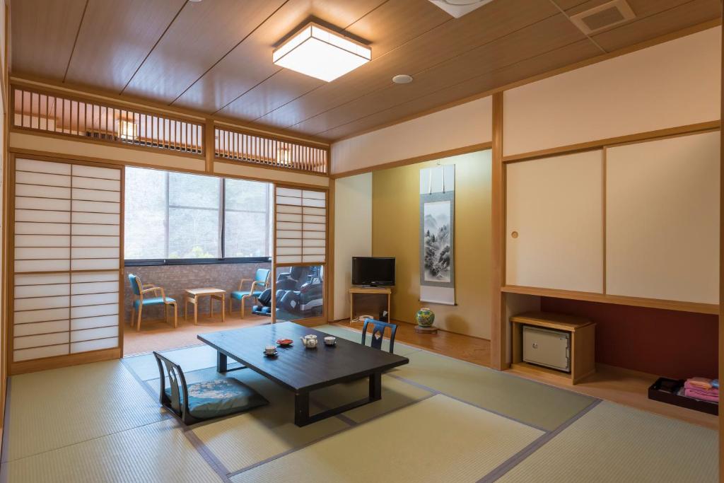 Sugatani Onsen Tatami Room