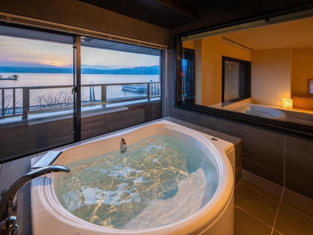 Suhaku Lakeview Private Bath