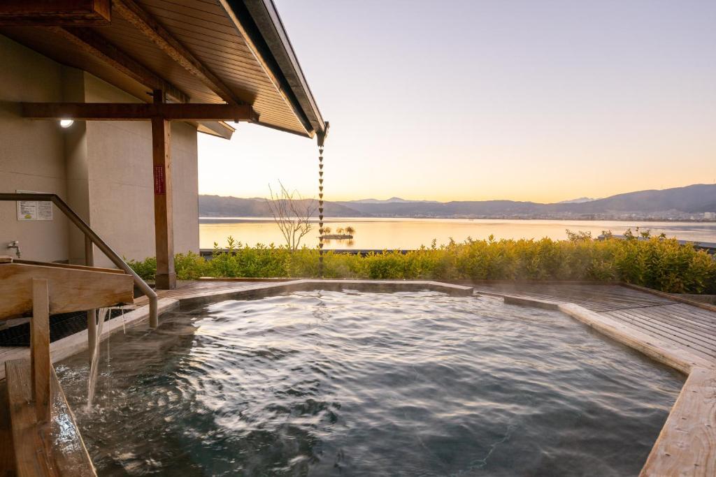 Suhaku Ryokan Lakeside Onsen
