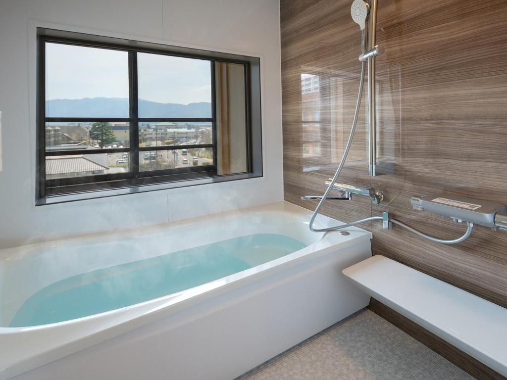 Suhaku Ryokan Private Bathroom