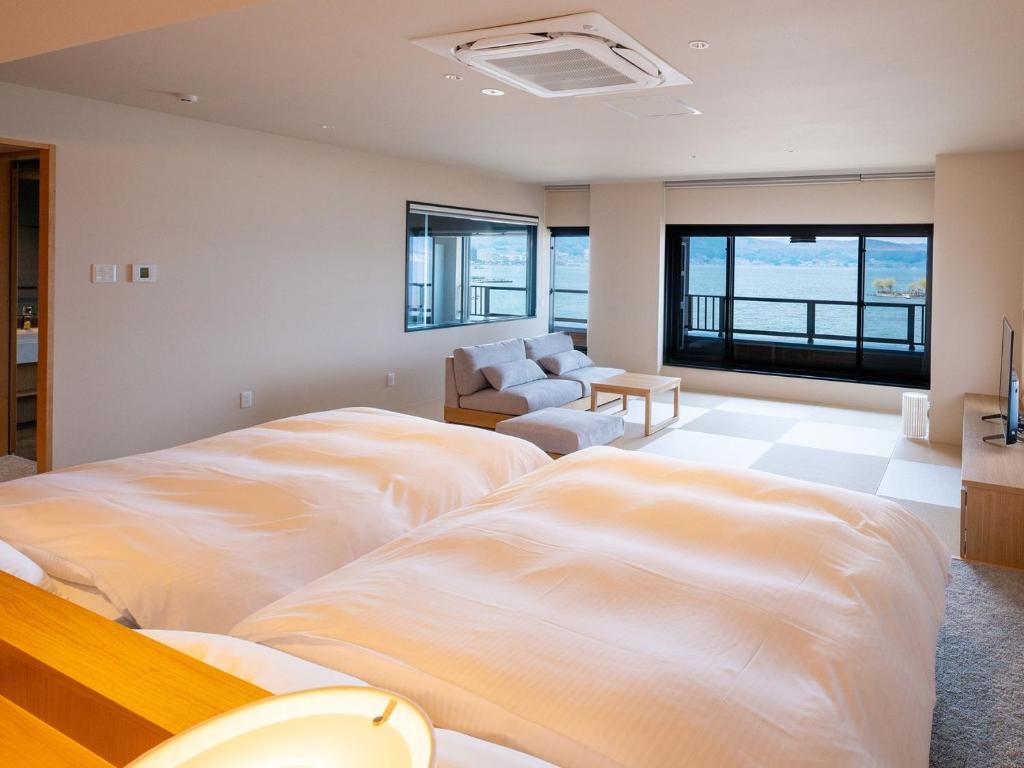 Suhaku Twin Room Lake View
