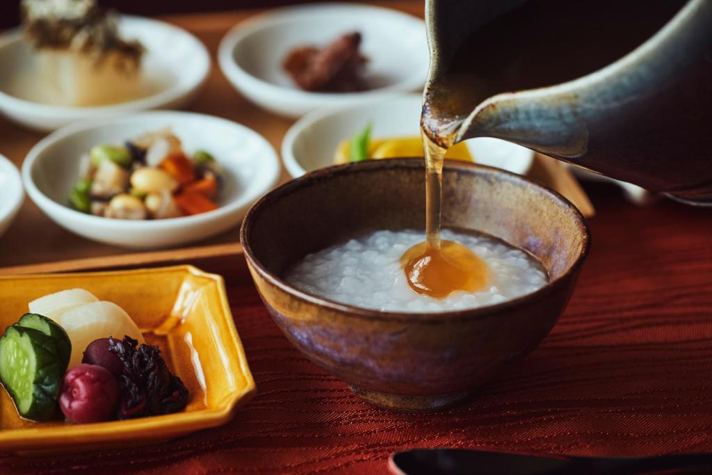 Sui Suwako Japanese Breakfast