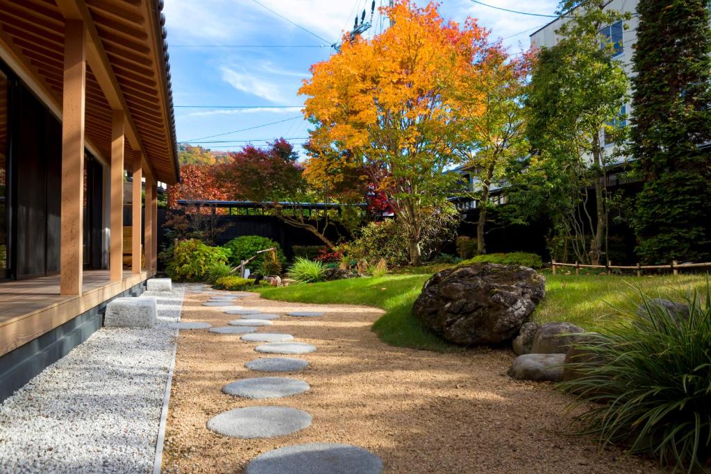 Sui Suwako Japanese Garden
