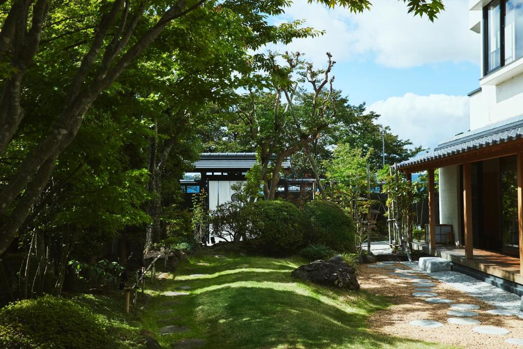 Sui Suwako Ryokan Garden