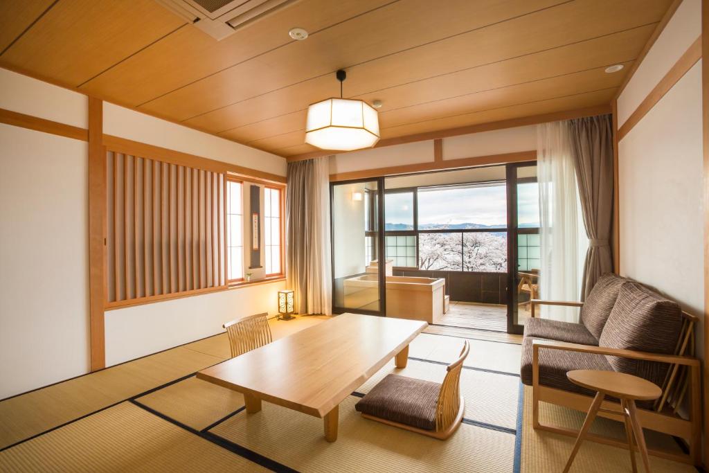Sui Suwako Tatami Room