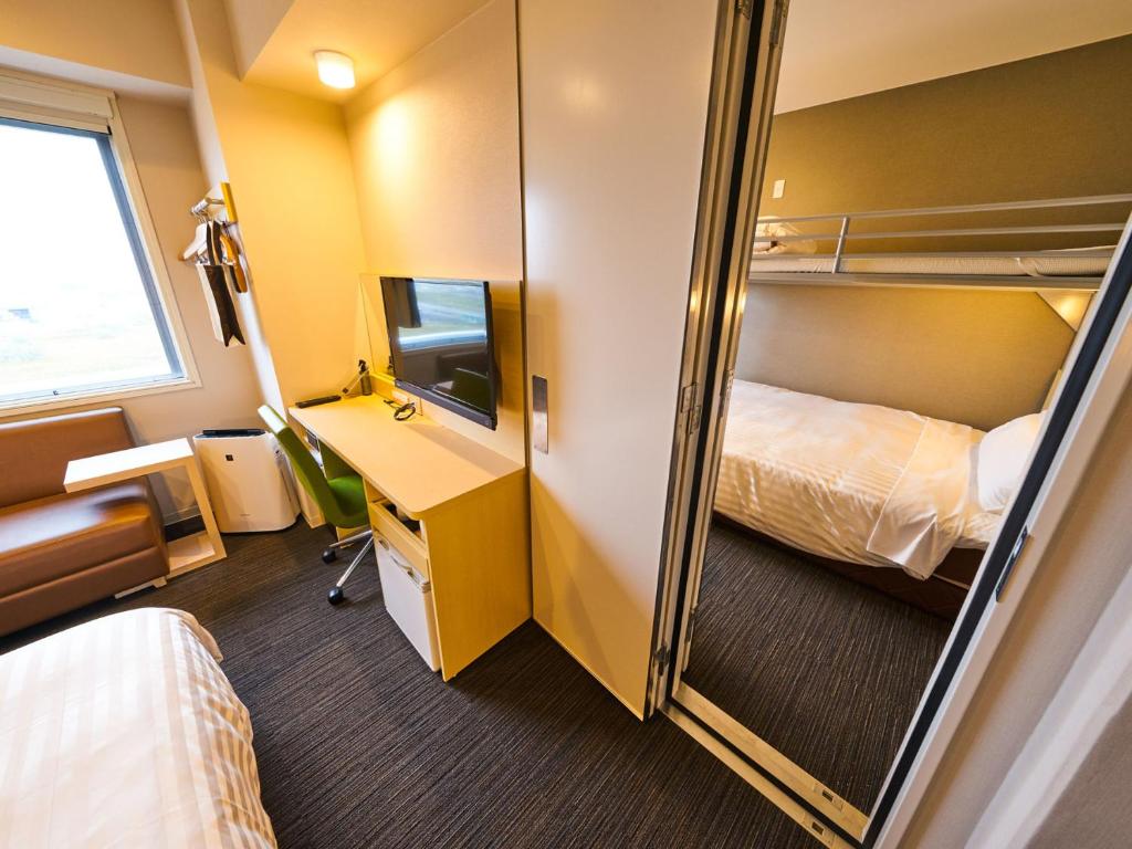Super Hotel Kashima Bunk Bed Room