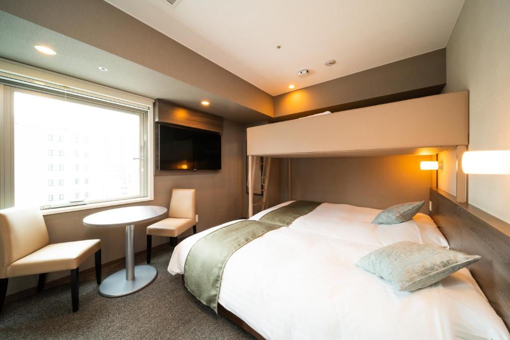 Super Hotel Premier Ginza Bunk Bed Room