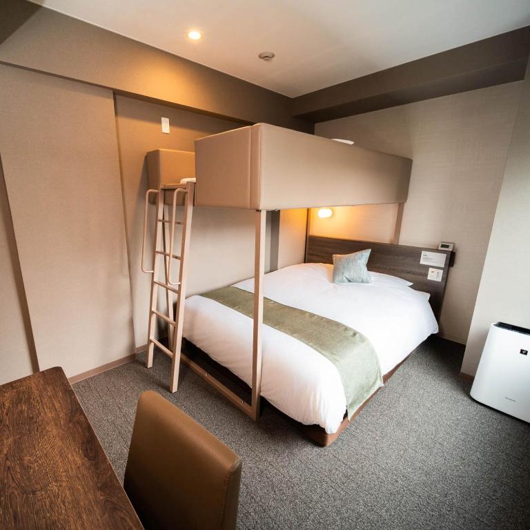 Super Hotel Premier Ginza Bunk Bed Room