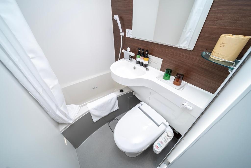 Super Hotel Premier Ikebukuro Natural Hot Spring Bathroom