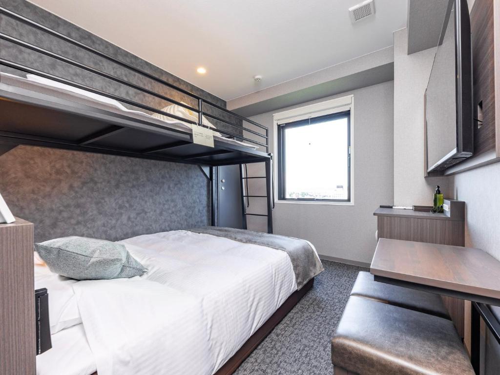 Super Hotel Premier Toyama Johshi Koen Mae Bunk Bed Room