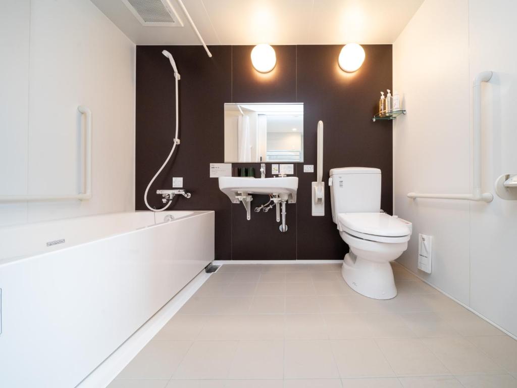 Super Hotel Saitama Kawagoe Accessible Bathroom