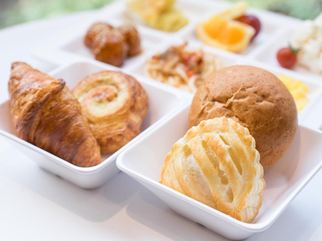 Super Hotel Saitama Kawagoe Breakfast Bread