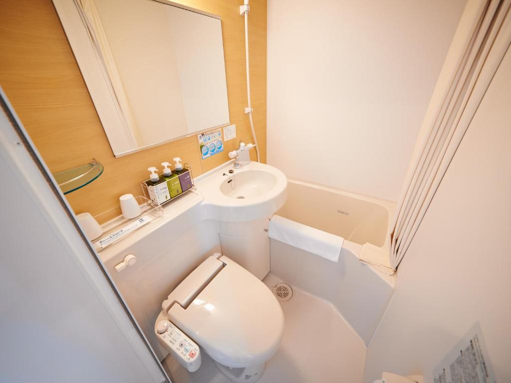 Super Hotel Shinjuku Kabukicho Bathroom