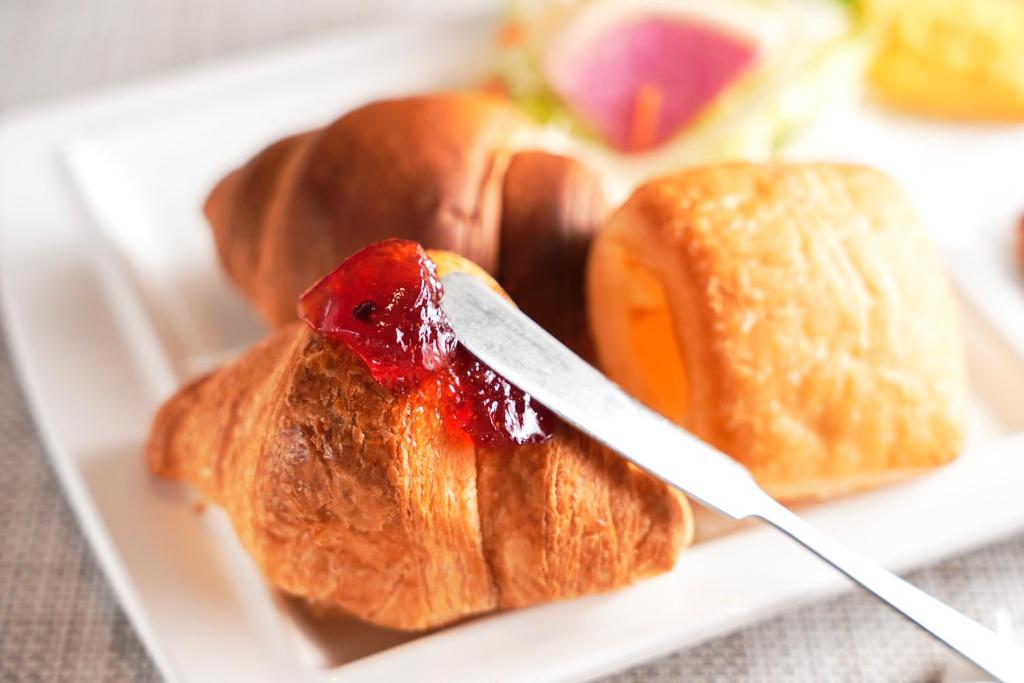 Super Hotel Utsunomiya Breakfast Pastries
