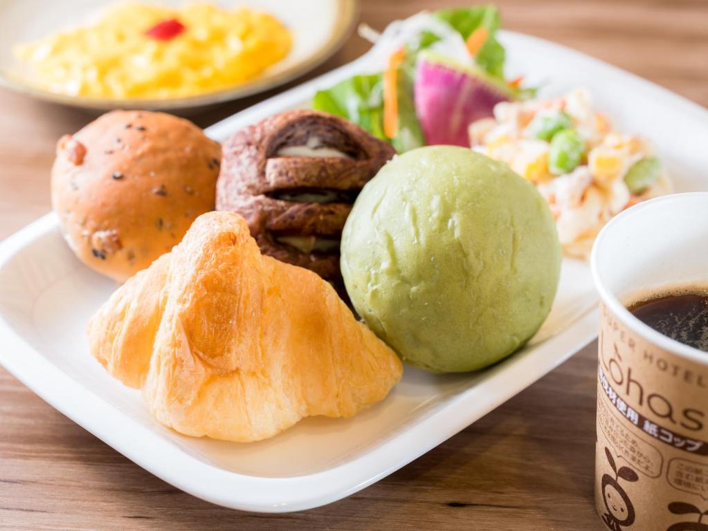 Super Hotel Yokkaichi R1 Breakfast Bread Coffee