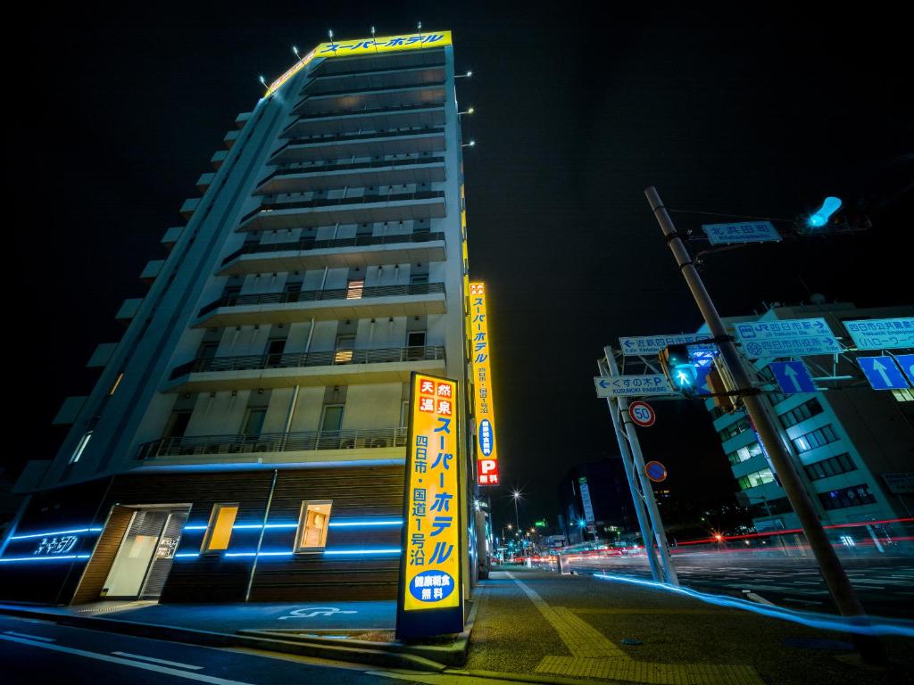 Super Hotel Yokkaichi R1 Night Exterior