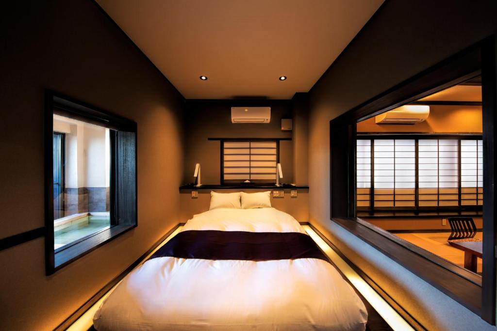 Syuhari Japanese Bedroom