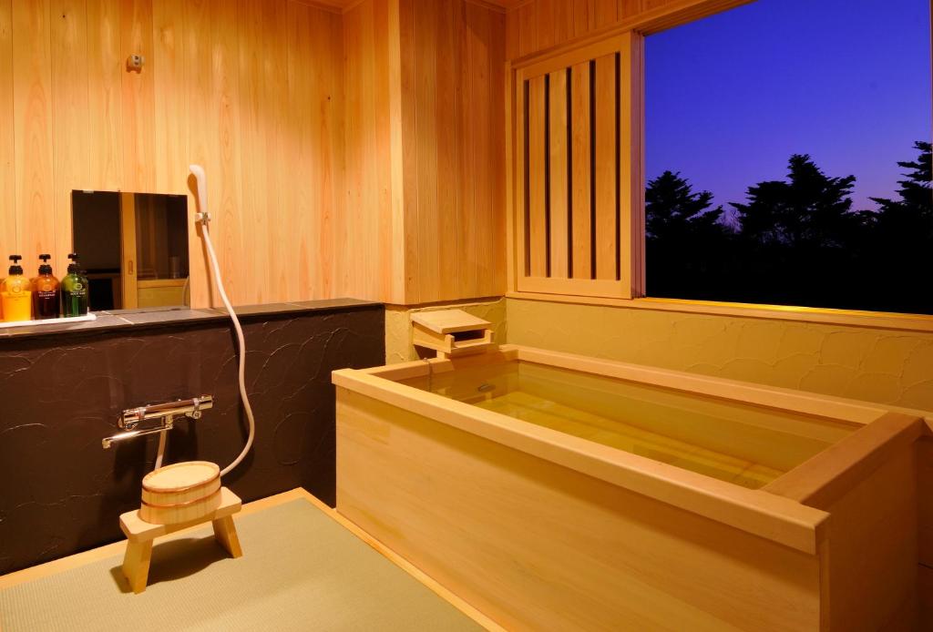 Syuhari Private Hinoki Bath
