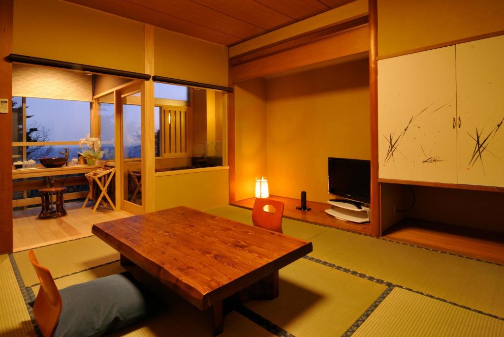 Syuhari Ryokan Tatami Room