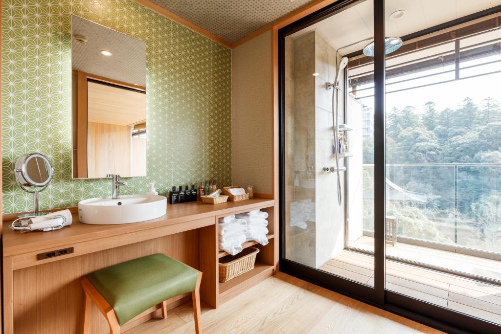 Tachibana Shikitei Balcony Bathroom