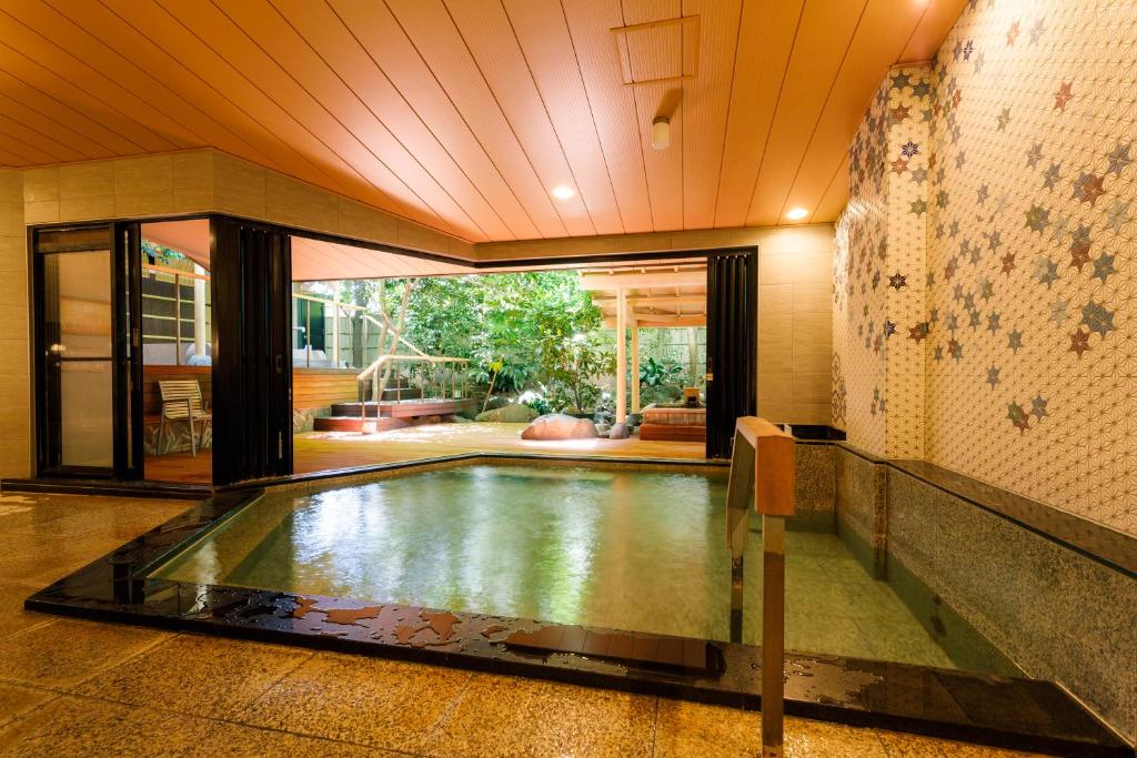 Tachibana Shikitei Indoor Onsen Bath