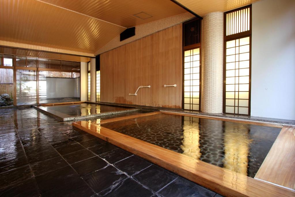 Takashimaya Indoor Onsen Bath
