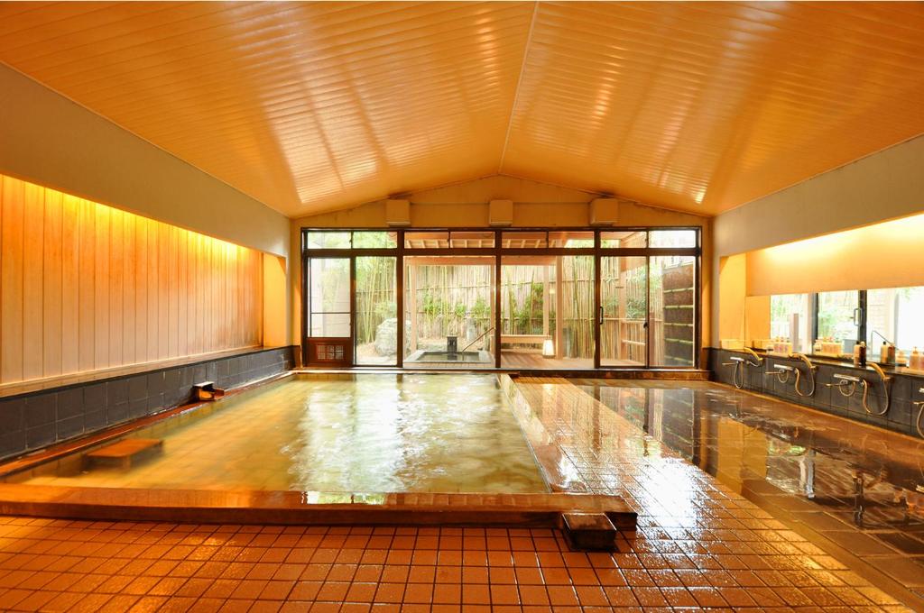Takashimaya Indoor Onsen Bath