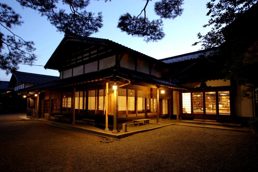Takashimaya Ryokan Exterior Night