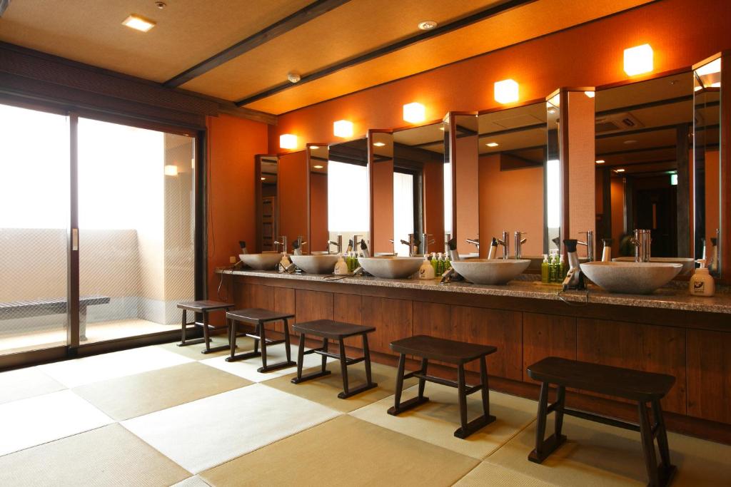 Takayama Ouan Hotel Bathroom Vanity Area