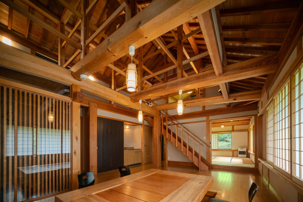 Takayama Wanwan Paradise Hotel Traditional Wooden Interior