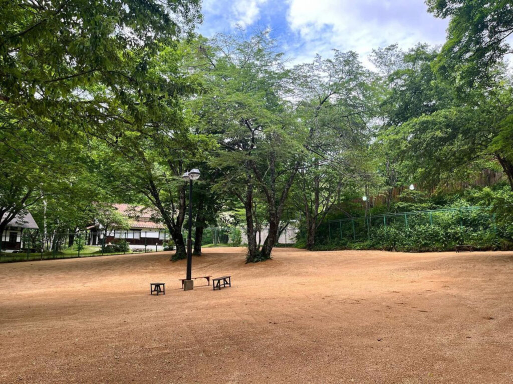 Takayama Wanwan Paradise Hotel Wooded Courtyard