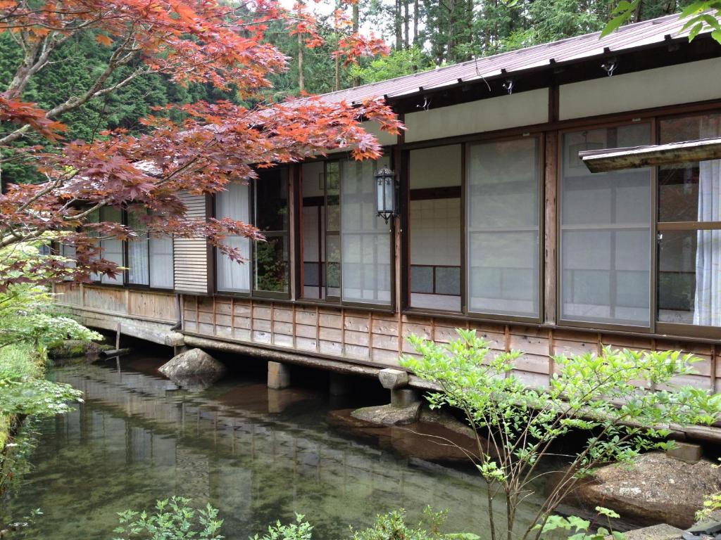 Takimi House Ryokan Garden Pond Exterior