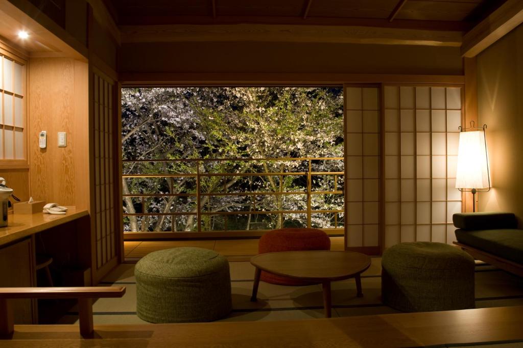 Takitei Tatami Room Cherry Blossom View
