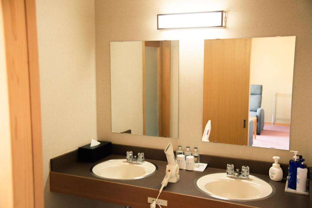 Tanakaya Double Sink Vanity