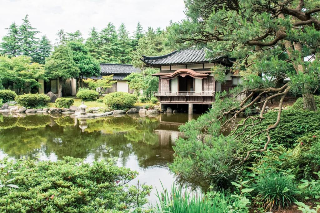 Tanakaya Ryokan Garden Pond