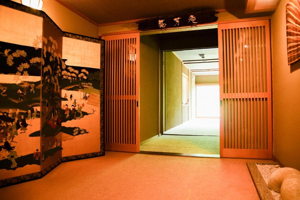 Tanakaya Ryokan Sliding Door Hallway