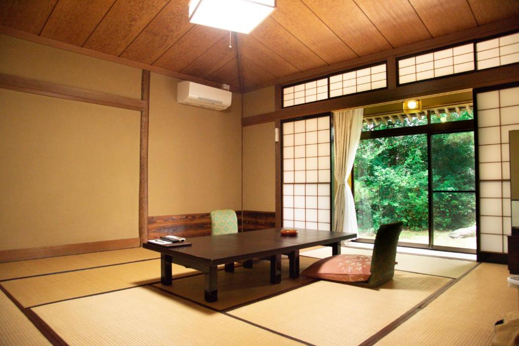 Tanakaya Tatami Room