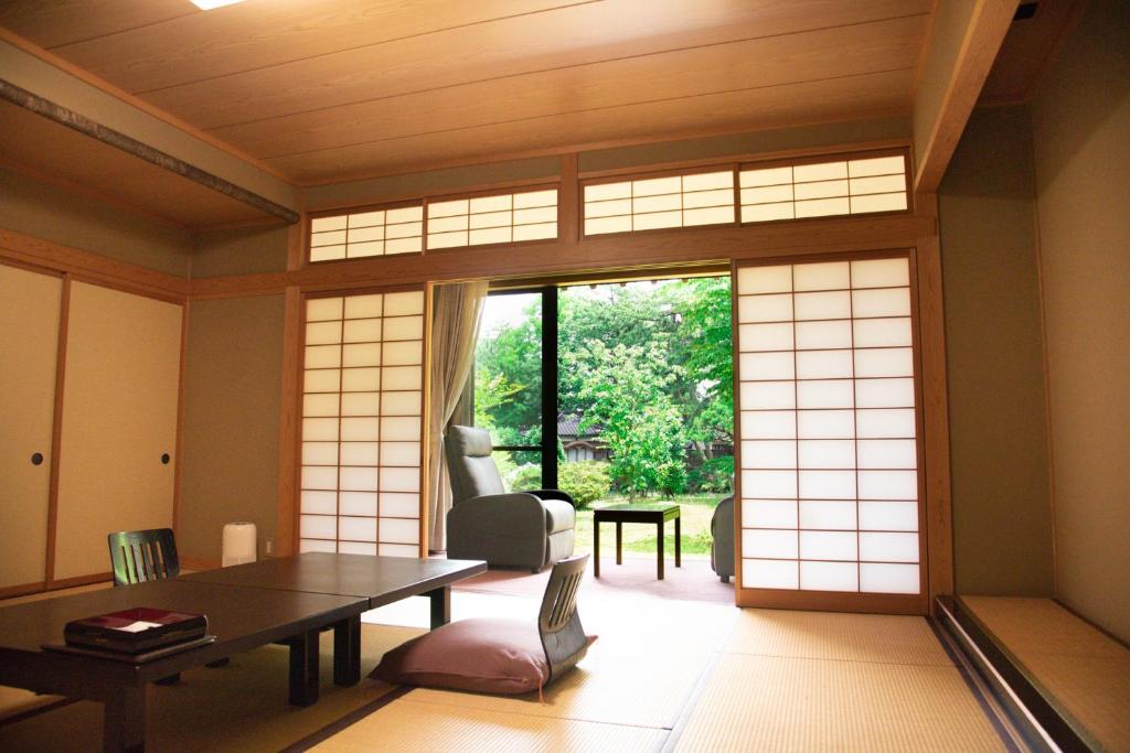 Tanakaya Tatami Room